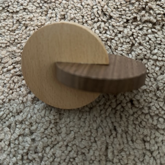 Lovevery Hand-to-Hand Discs - Picture 4 of 5